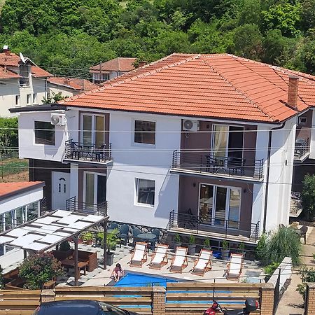 Villa Pegasus Pestani Ohrid Bagian luar foto