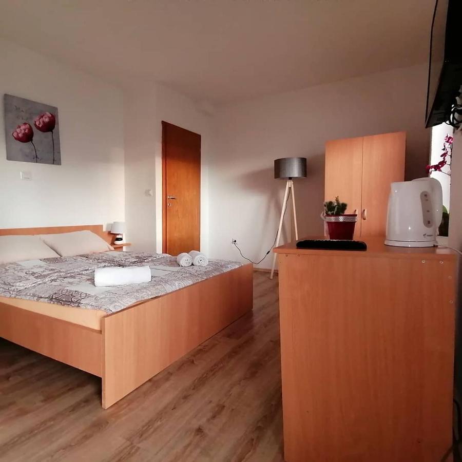 Villa Pegasus Pestani Ohrid Bagian luar foto