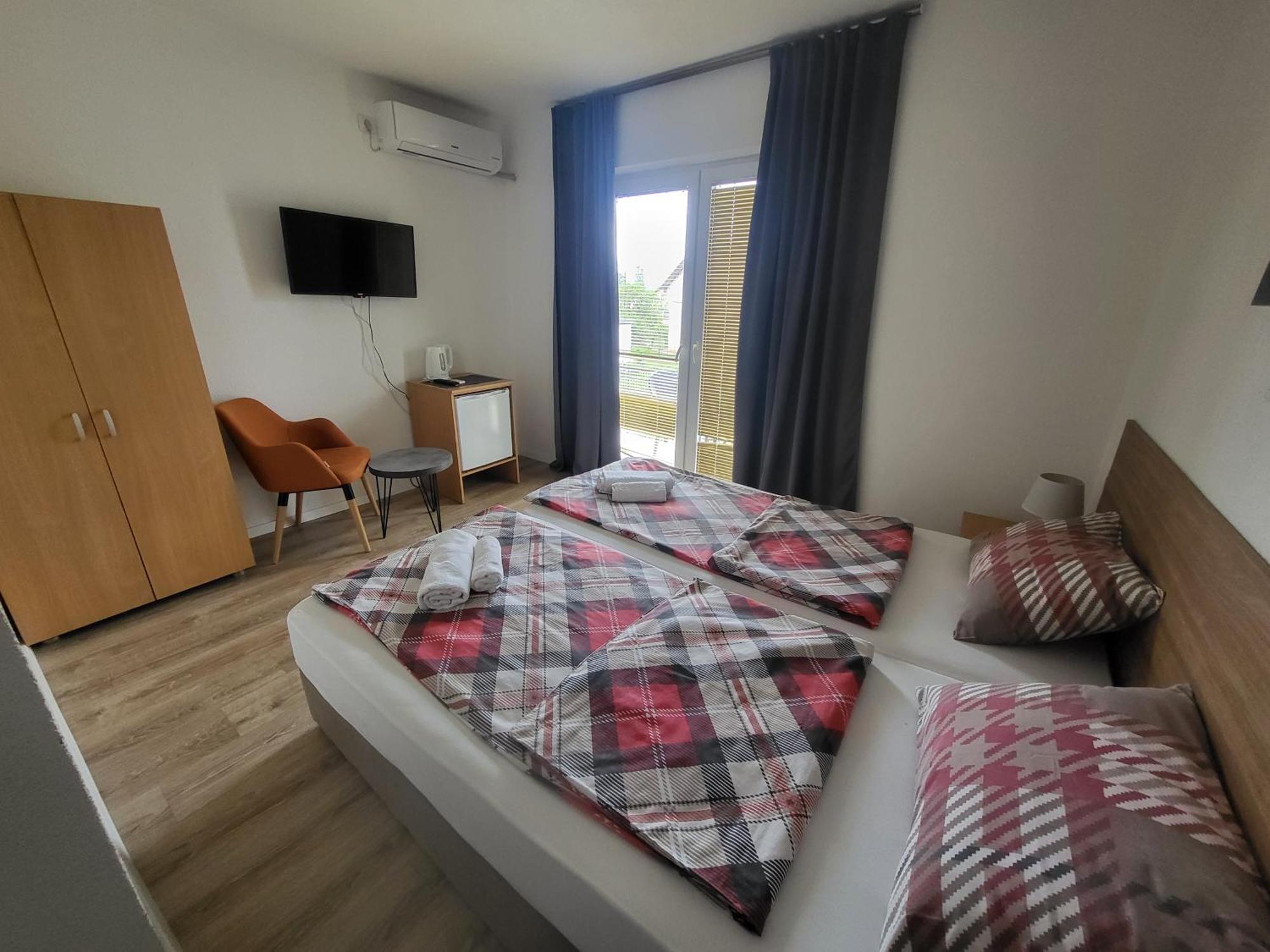 Villa Pegasus Pestani Ohrid Bagian luar foto